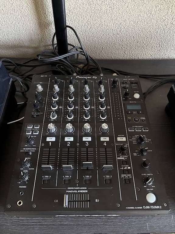 Lots de vêtements: DJ- und Studio-Bundle zu verkaufen – D'occasion à Frauenfeld par jamiro_monosi 1