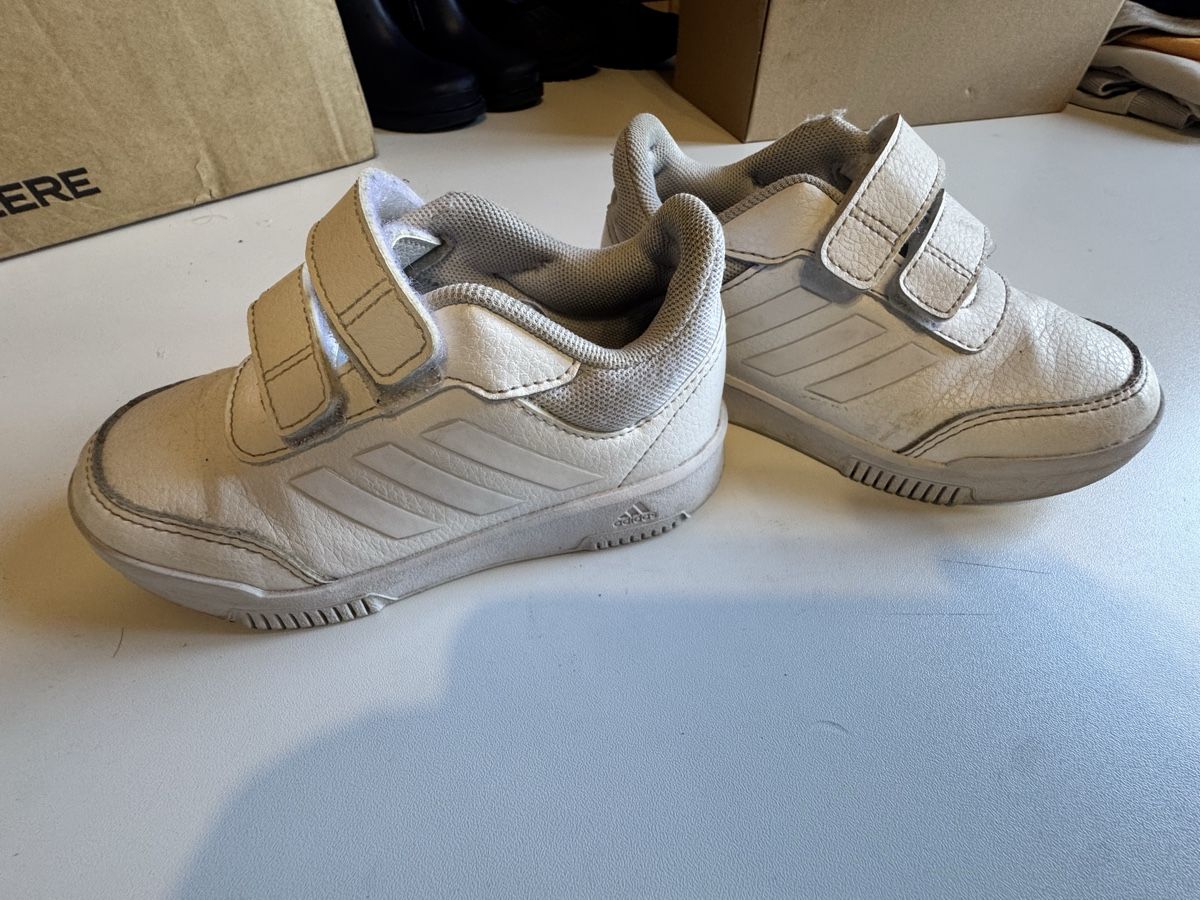 Adidas Scarpe da uomo: Kinderschue adidas 28 – Usato da Ilanz venduto da tai_q2yd 1