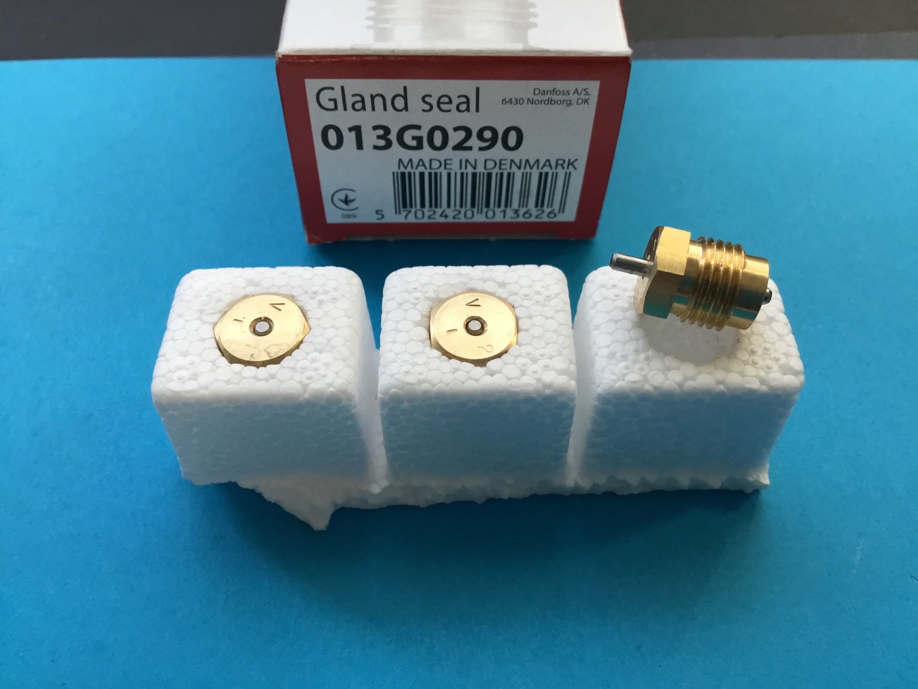 Radiatori: DANFOSS,3 Stopfbuchse zu RA Thermostat Ventilen – Nuovo e nell'imballaggio originale da St. Margrethen SG venduto da alfapeugeot10 1