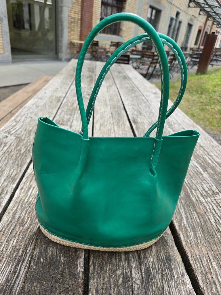 Taschen für Damen: Korb: Korbtasche Leder smaragdgrün-ANGEBOT – Neu (gemäss Beschreibung) aus Romanshorn von Rachacha 1