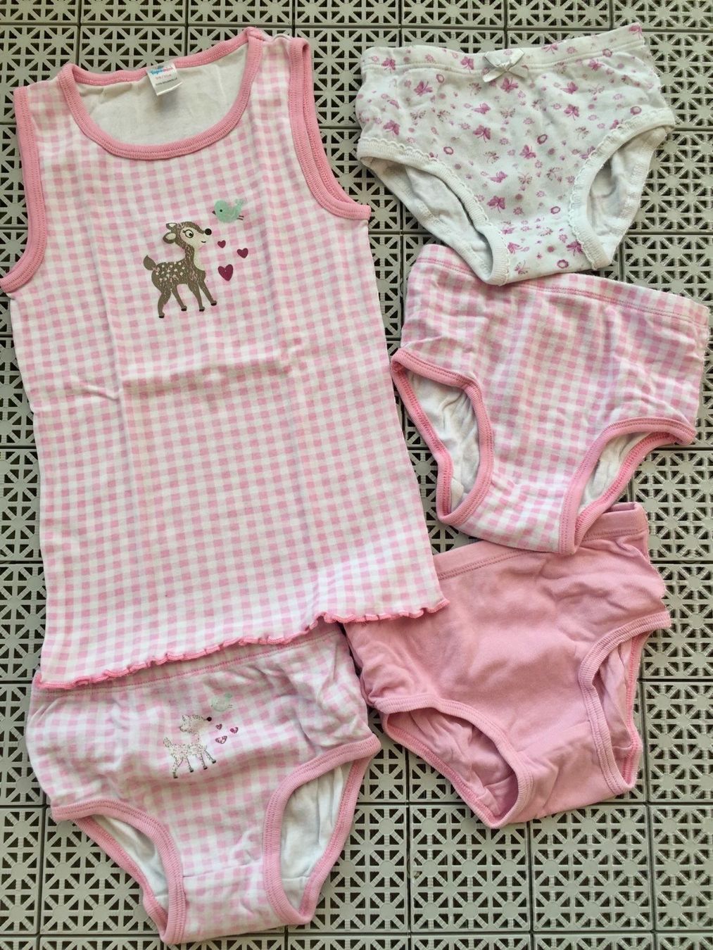 Lotti & Set di vestiti: Kleines Kleiderpaket für Mädchen – Usato da Urdorf venduto da Bets4 4