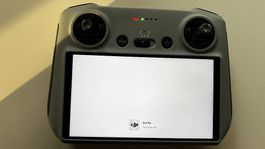 DJI RC Controller (Modell 330) - 5,5 Zoll Display