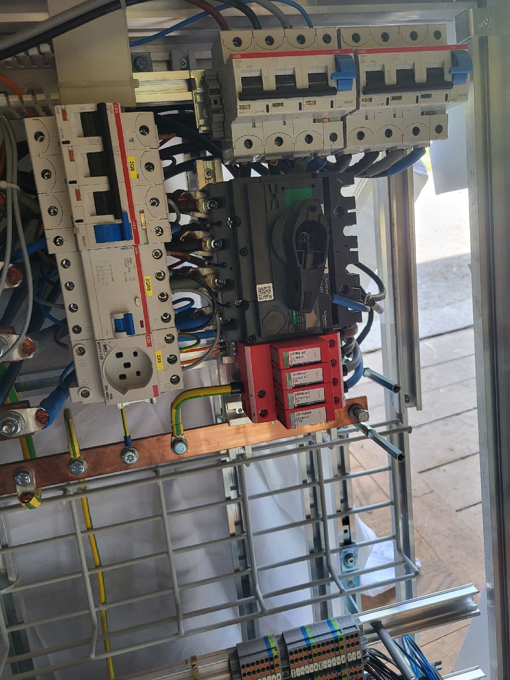 Alimentazione elettrica: ATZ Elektroverteiler, 200x95x21cm – Usato da Alpnach Dorf venduto da str_jdw2 5