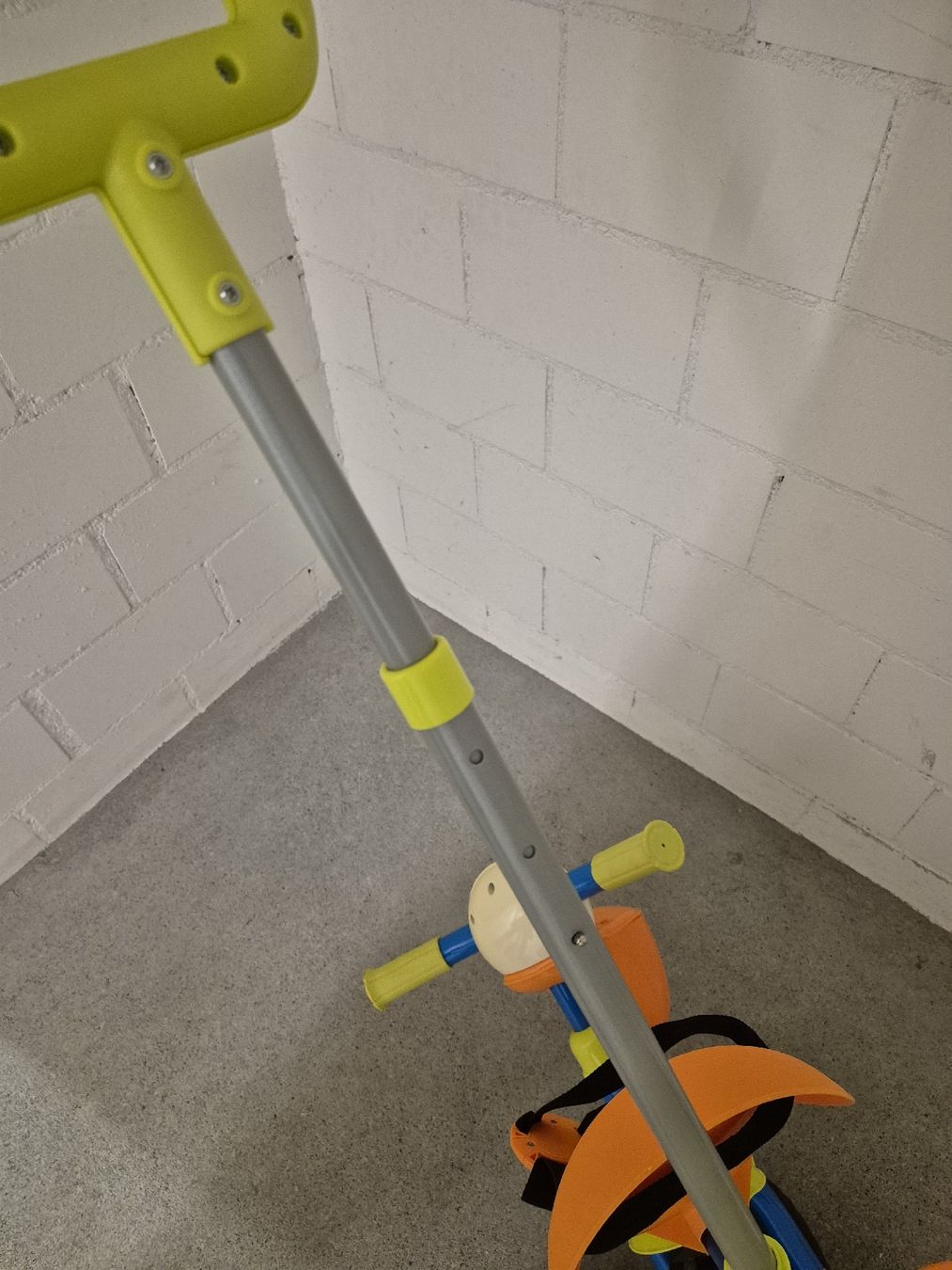 Véhicules pour enfants: Dreirad Kinder mit Schiebestange – D'occasion à Gisikon par Spunk 2