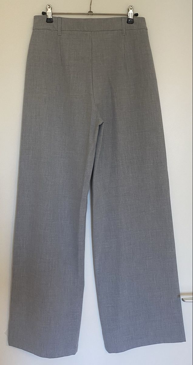 Bershka Hosen: Pantalon élégant gris - Bershka - taille 38 – Neu (gemäss Beschreibung) aus Nyon von meganhw 1