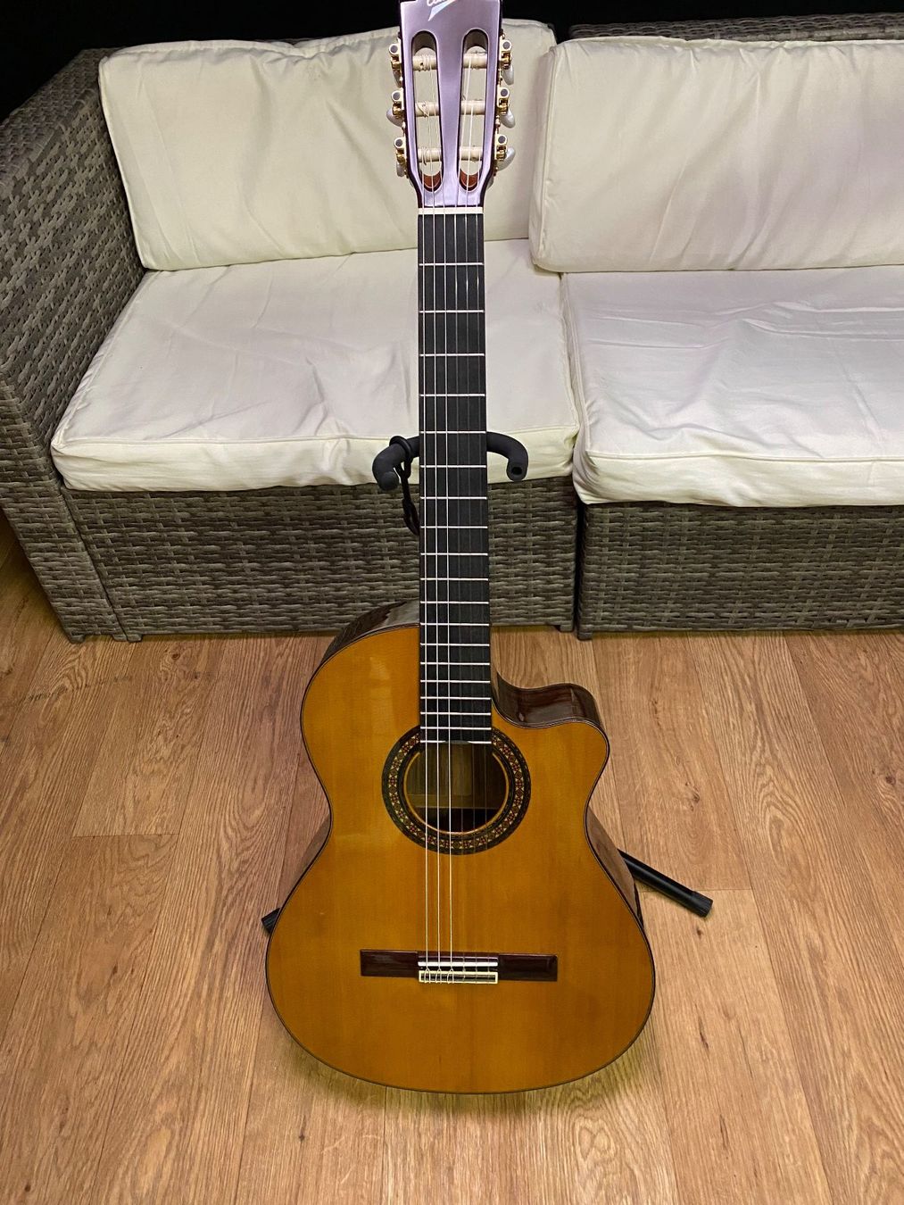 Strumenti musicali: Cuenca Accoustic Guitar – Nuovo e nell'imballaggio originale da Schönenwerd venduto da Bryna2002 1