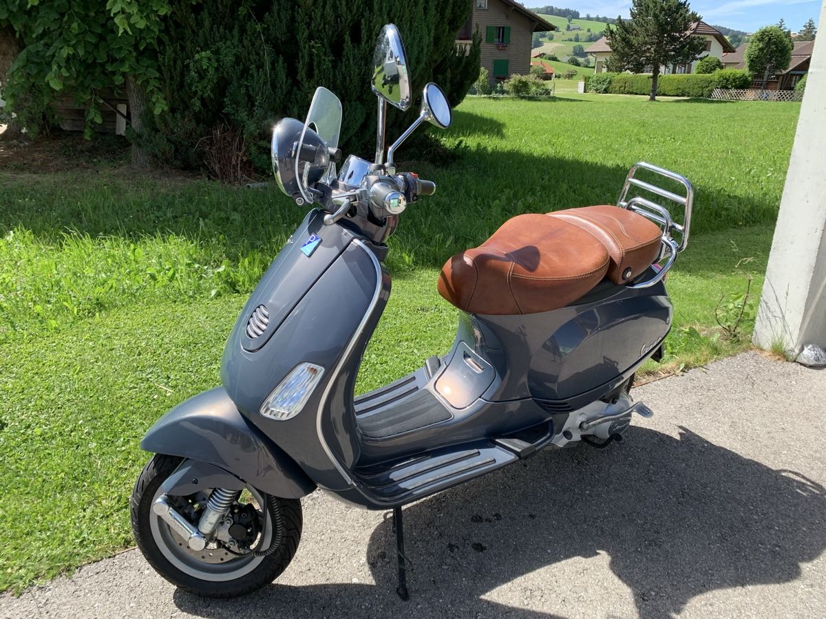 Vespa Scooters: Vespa LXV 125 – Gebraucht aus Plaffeien von Roebu3316