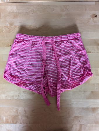 Kurze Sommerhose in Pink gestreift, bequem Gr. M