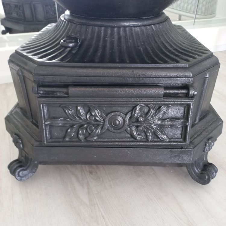 Ancien poêle de chauffage en fonte noire (D'occasion) à Blonay pour CHF — free download