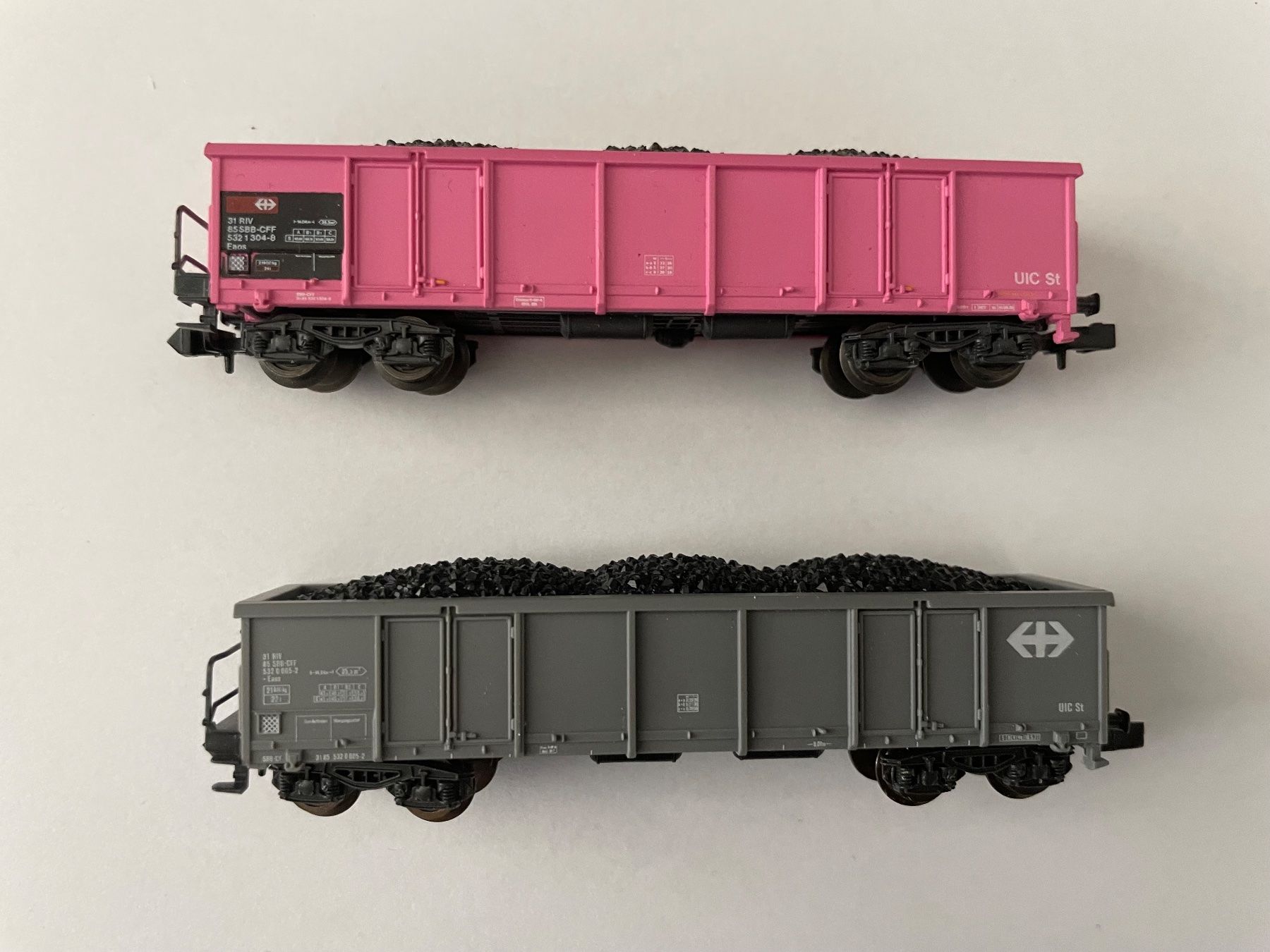 Roco Modelleisenbahnen: Roco Spur N 2x Eanos beladen SBB – Gebraucht aus Rorschach von Karotten 3
