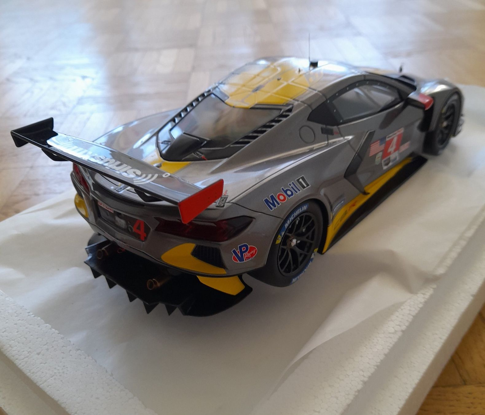 Chevrolet Modellautos: Chevrolet Corvette C8.R # 4, 1:18 – Neu und originalverpackt aus Bettlach von Stinger67 5