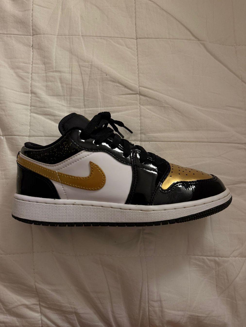 Jordan Scarpe da uomo: jordan 1 low gold – Nuovo (secondo la descrizione) da Wohlen AG venduto da yes_6sjl