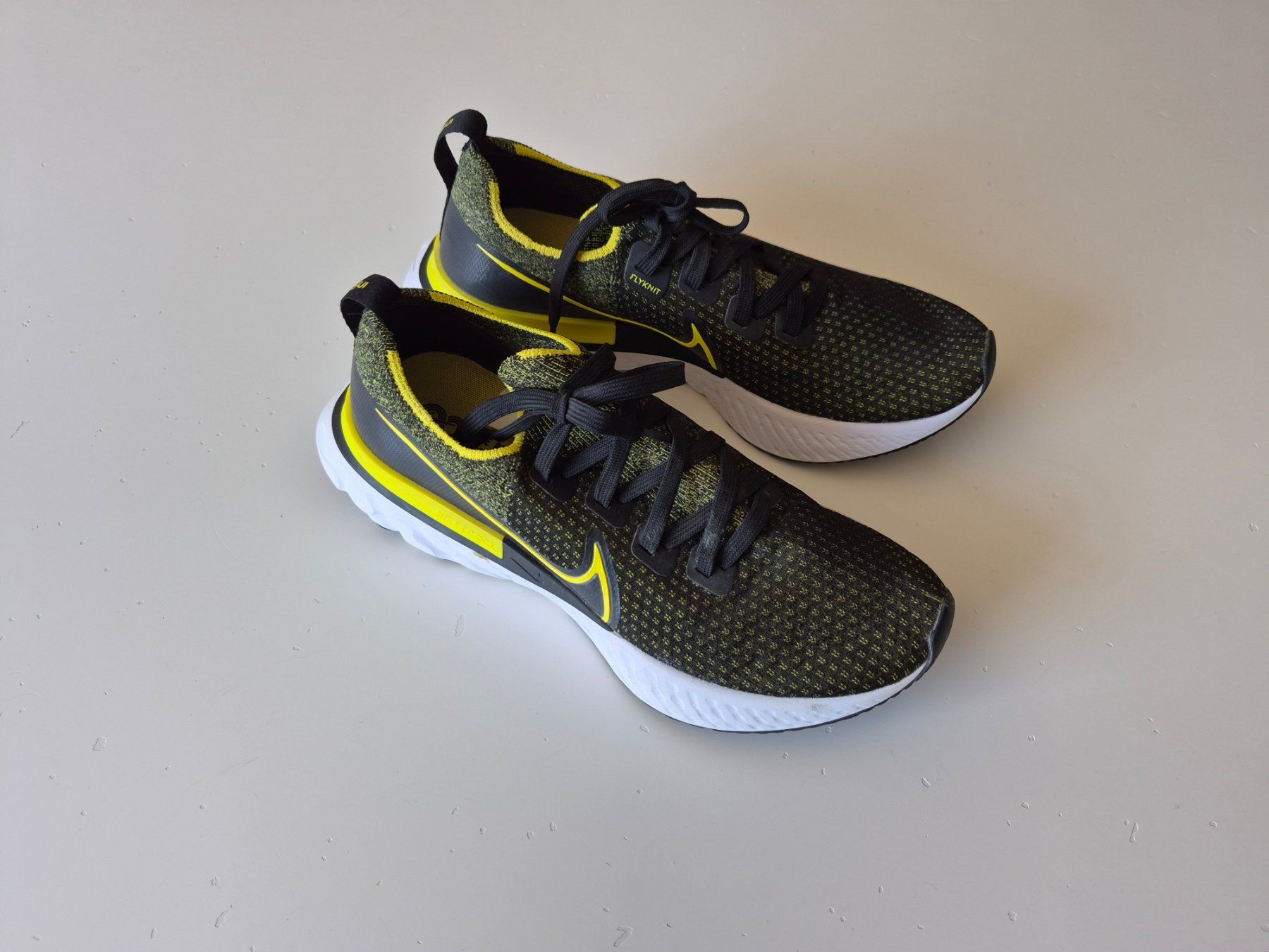 Nike Scarpe da uomo: Nike React Infinity Run Flyknit – Gr. 42.5 / US 9 - Neuwerti – Nuovo (secondo la descrizione) da Zürich venduto da Frank-52 2