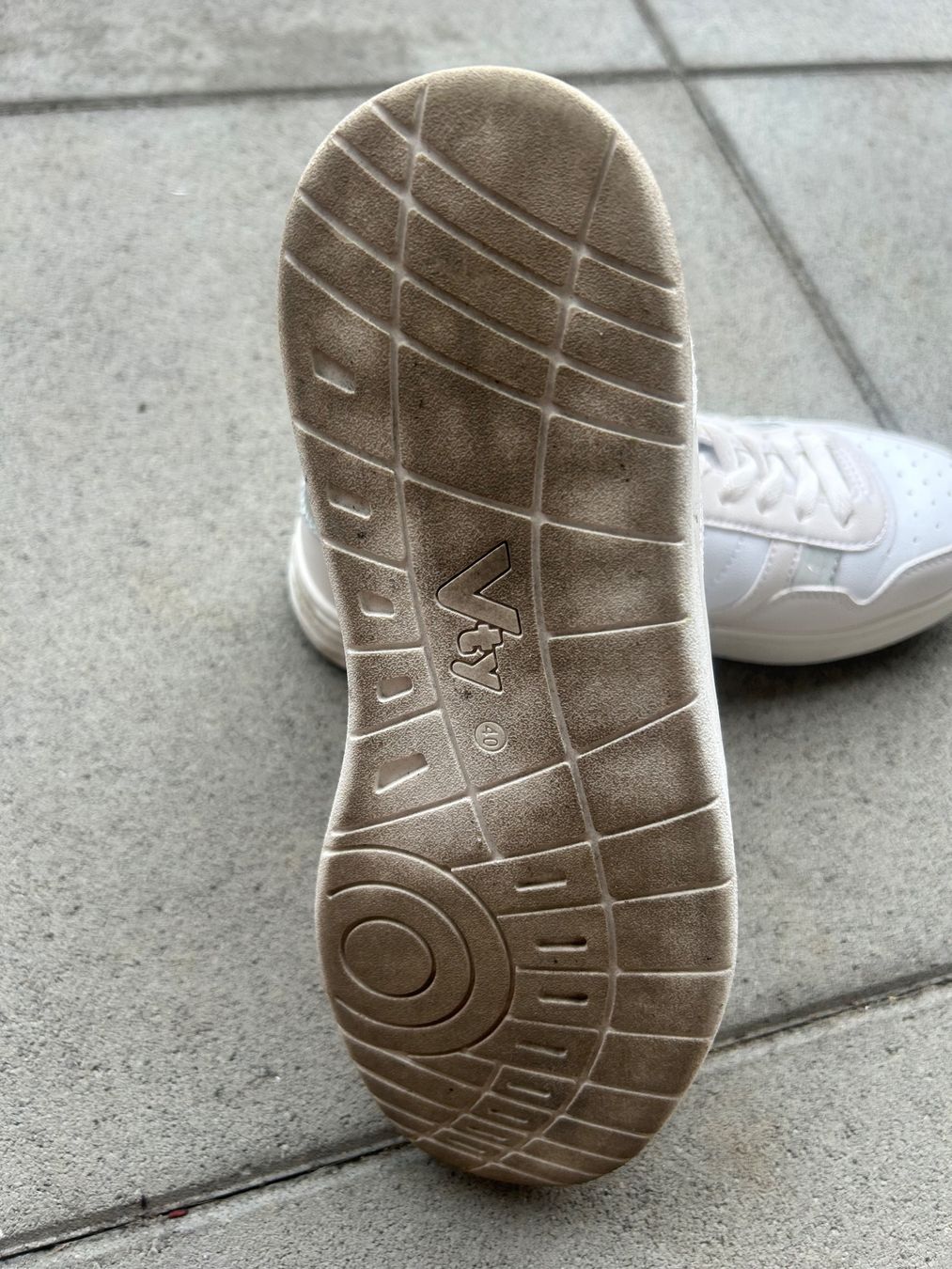 Damenschuhe: Une paire de basket – Gebraucht aus Courrendlin von loko2910 3