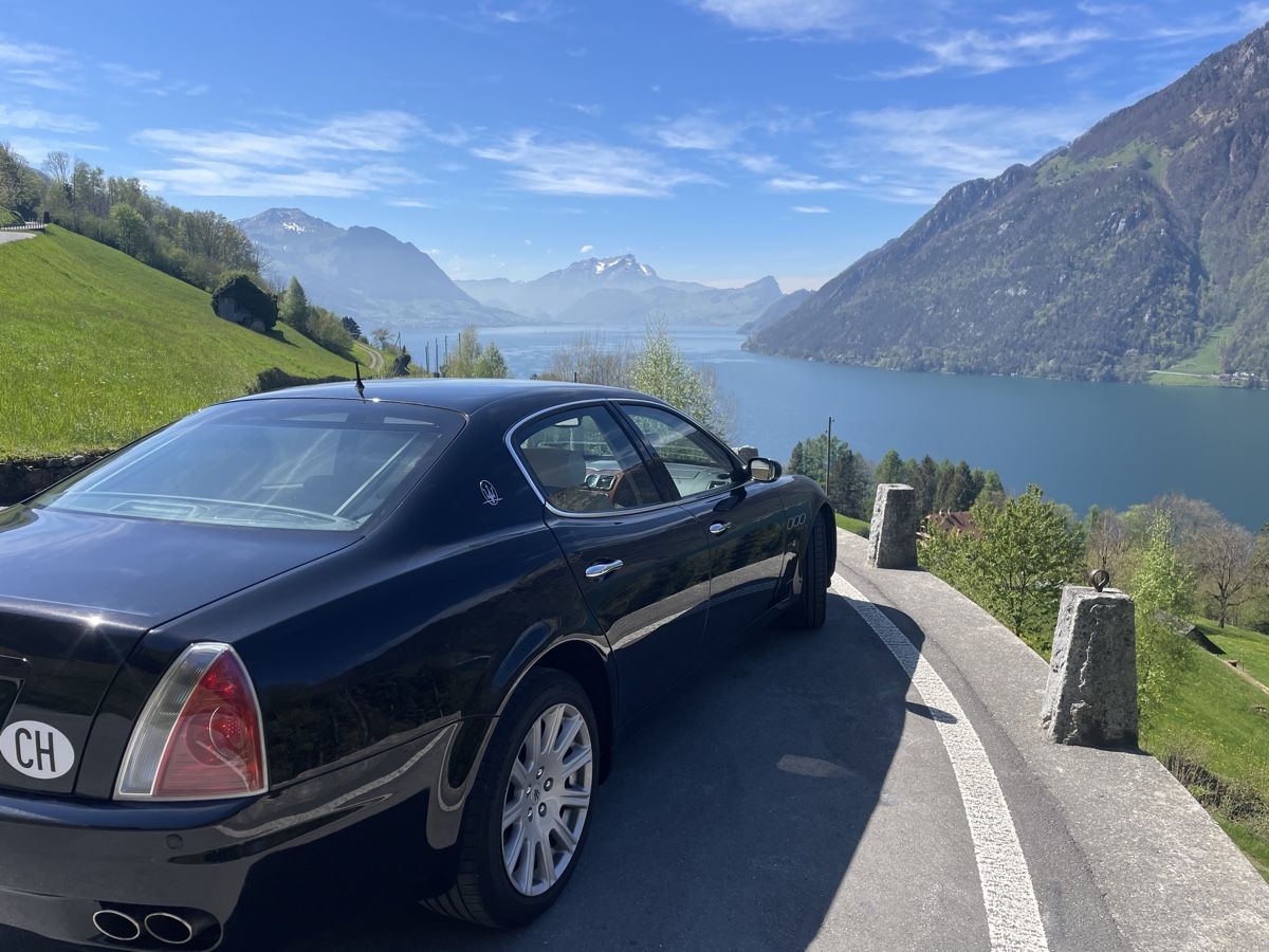 Maserati Automobili: Maserati Quattroporte 4.2 V8 Automatica schwarz/beige – Usato da Ennetbürgen venduto da Mario599