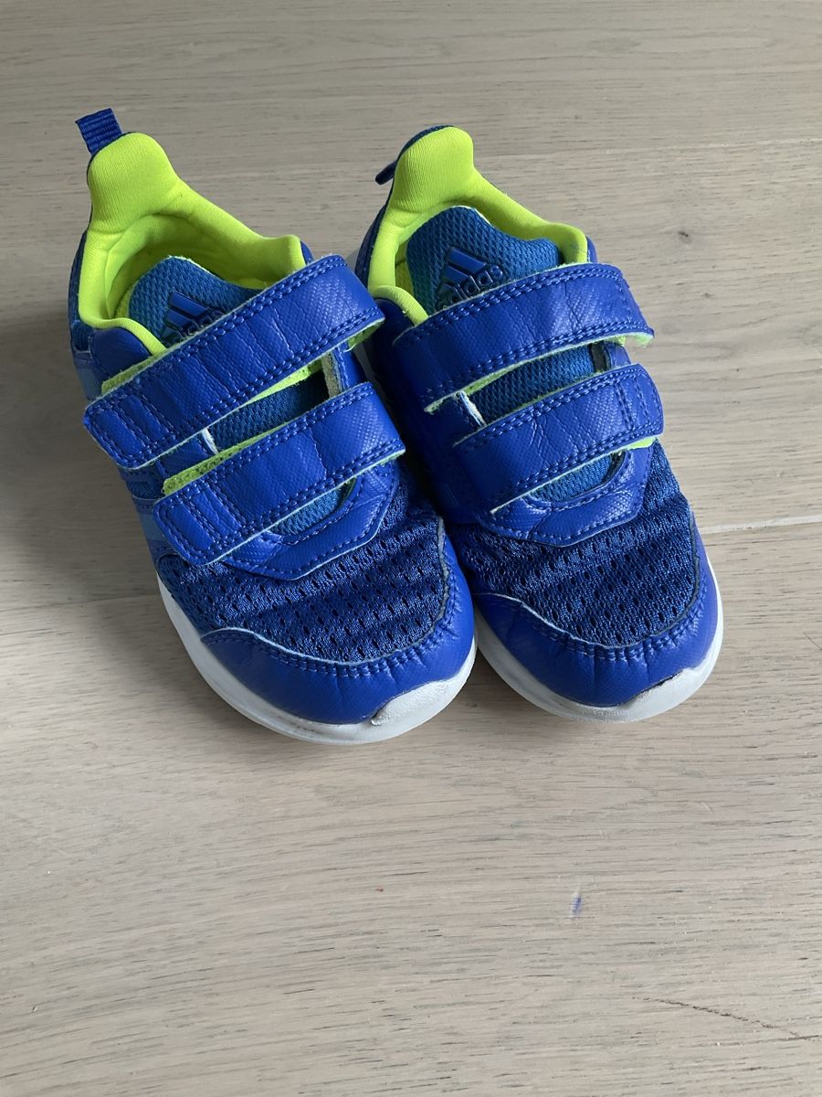 Adidas Scarpe per ragazzi: Adidas sneakers gr 26 – Usato da Zürich venduto da TheShips