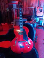 Grote Hollowbody Slimline Gitarre in Feuerrot inkl. Koffer