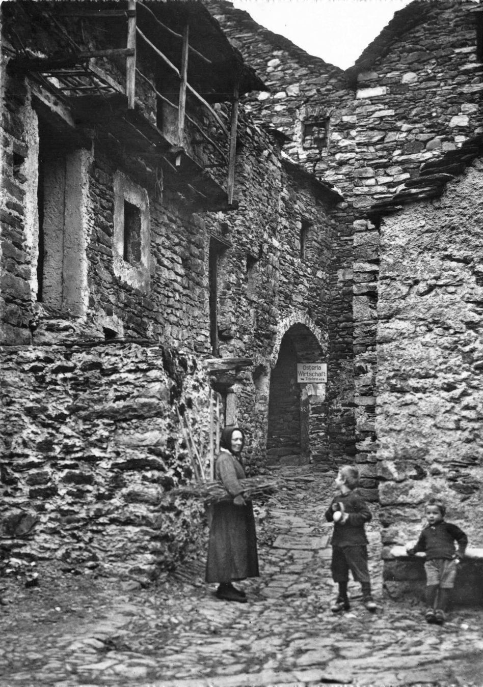 Cartoline postali: Arcegno Ti costumi – Usato da Biasca venduto da Blenio71