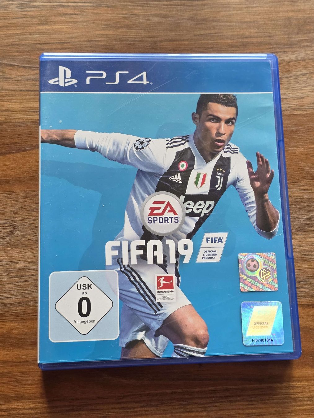 Jeux: FIFA 19 - PS4 Spiel - Top Zustand – D'occasion à Richterswil par fairy