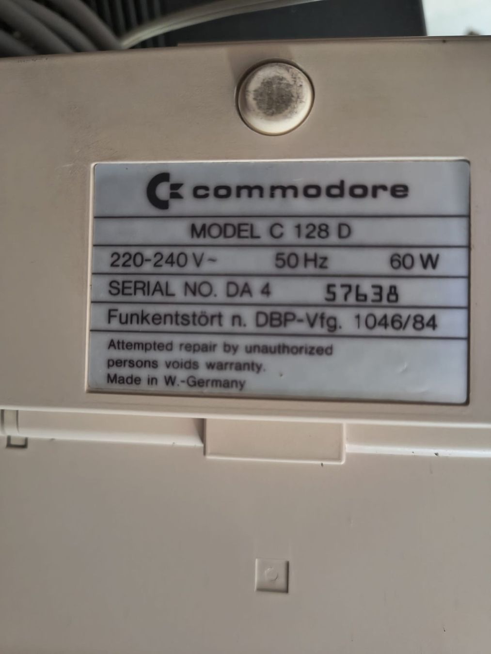 Commodore PC: Commodore 128D Set mit Monitor Retro Computer – Usato da Oberengstringen venduto da Raspiestnebula 3