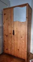 Holzschrank mit Spiegel