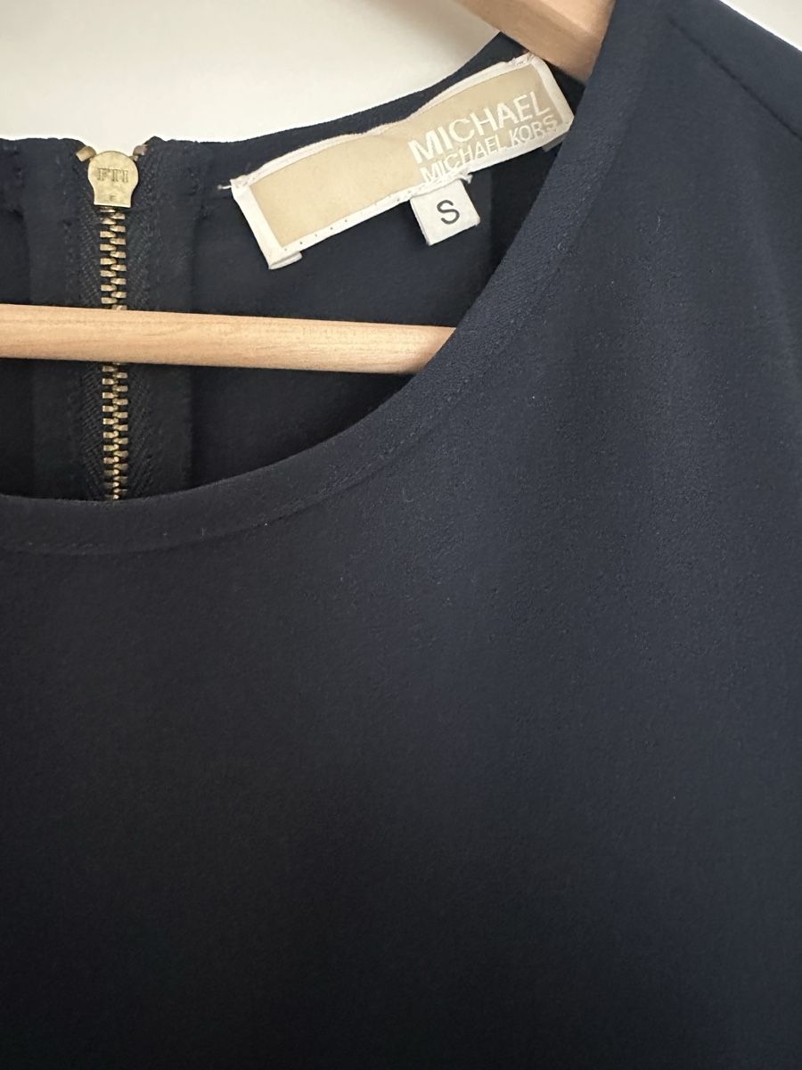 Michael Kors Top: Michael Kors Top - Navy, Size S, Sleek & Stylish! – Usato da Unterägeri venduto da aig_7jjx 1