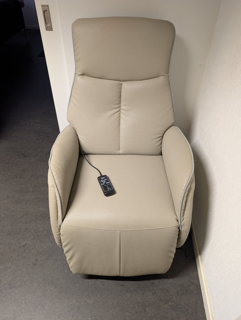 Poltrone: Massage/Relax Sessel – Usato da Münchenstein venduto da Fst23 2