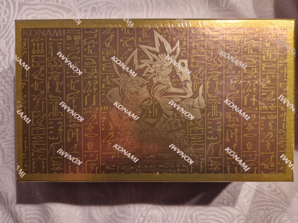 Yu-Gi-Oh! Sammelkarte „Geheimes Dorf Der Hexer“ – Ultra Rare, Deutsch, 1. Auflage, Inkl. Ultrapro Toploader