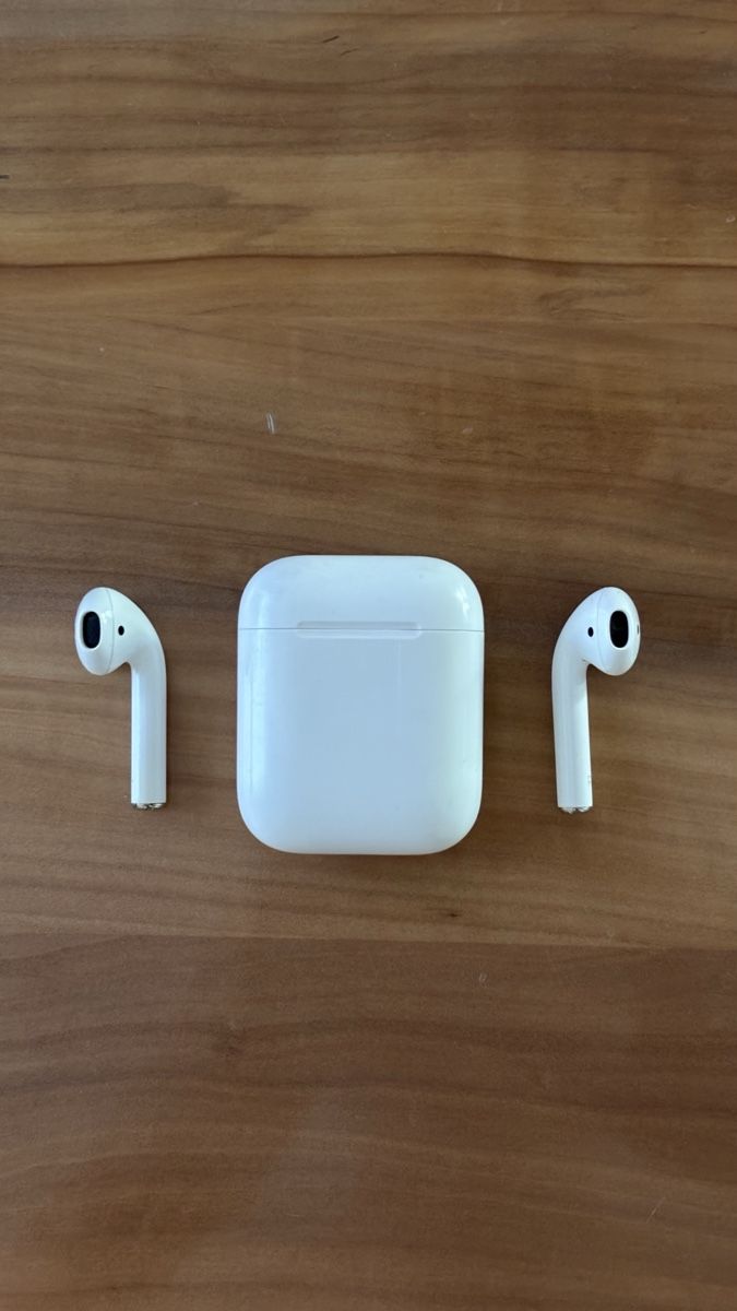 Apple Cuffie: Apple AirPods mit Ladecase – Usato da Bülach venduto da lau_58bf