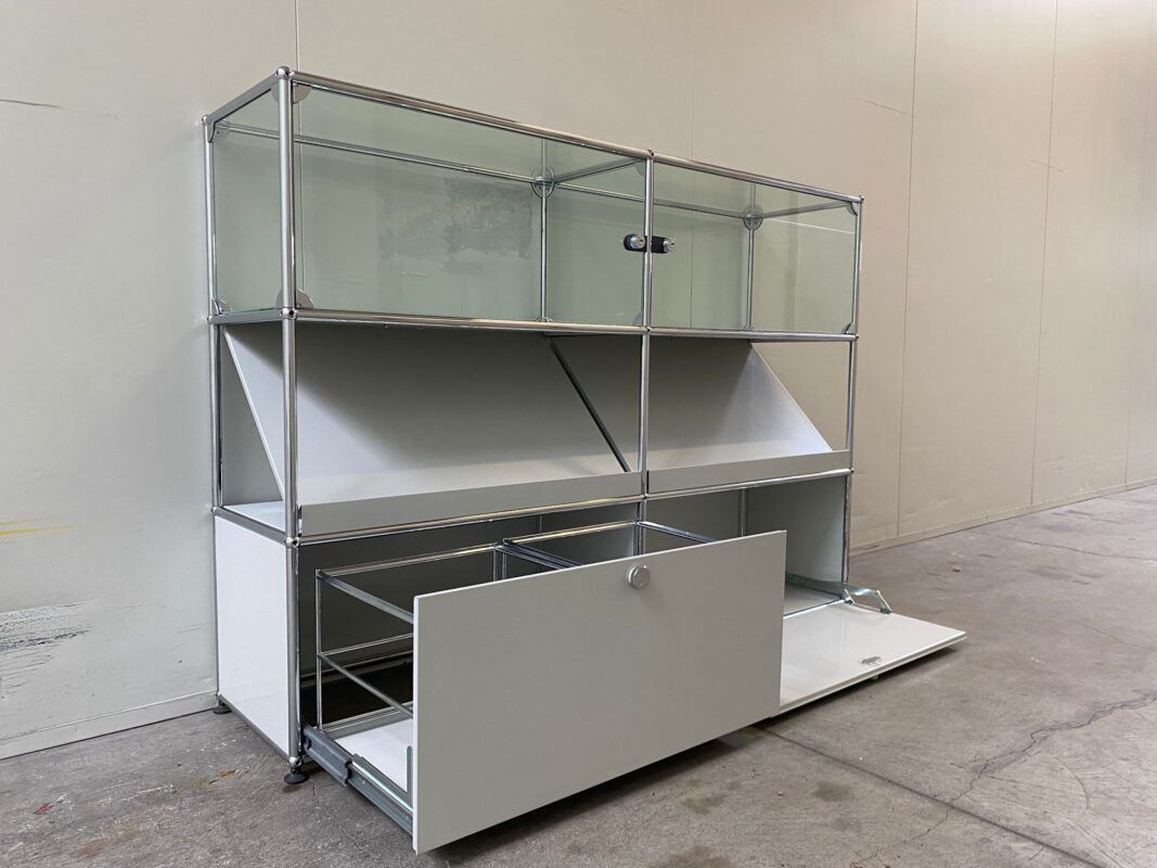USM Scaffali: USM Haller Regal/Vitrine 2x3 lichtgrau – Usato da St. Gallen venduto da MSMoebelhandel 3