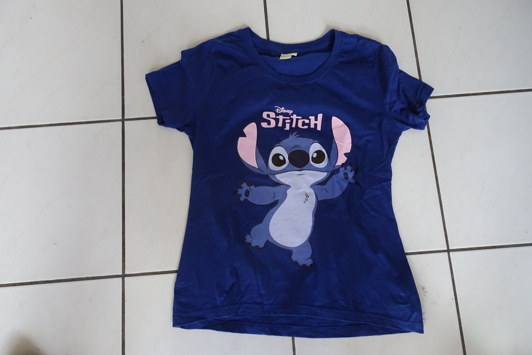 Camicette, T-shirt & Top: 2 T Shirts Stitch Gr. 164 – Usato da Strengelbach venduto da schmetterling20 5