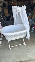 Baby Stubenwagen aus Weidengeflecht weiss gebraucht