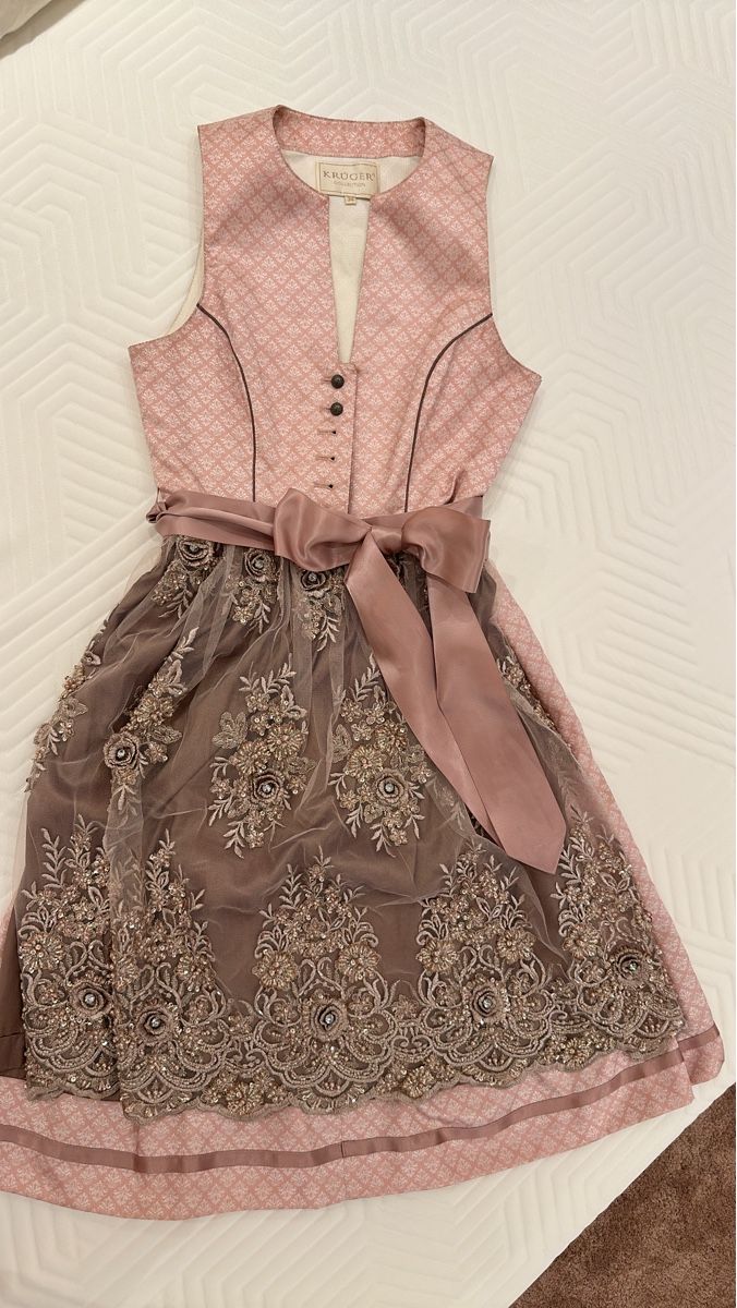Krüger Kleider: Dirndl rosa bestickt, Krüger – Gebraucht aus Vaduz von berginz