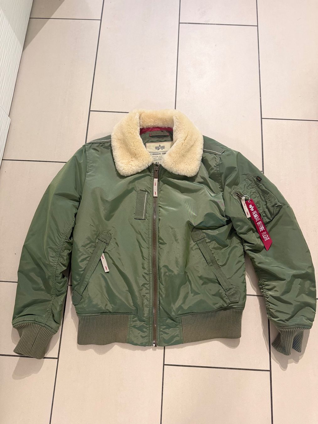 Jacken: Alpha Industries INJECTOR - Bomber Jacket - sage green – Gebraucht aus Kaiseraugst von defqon1