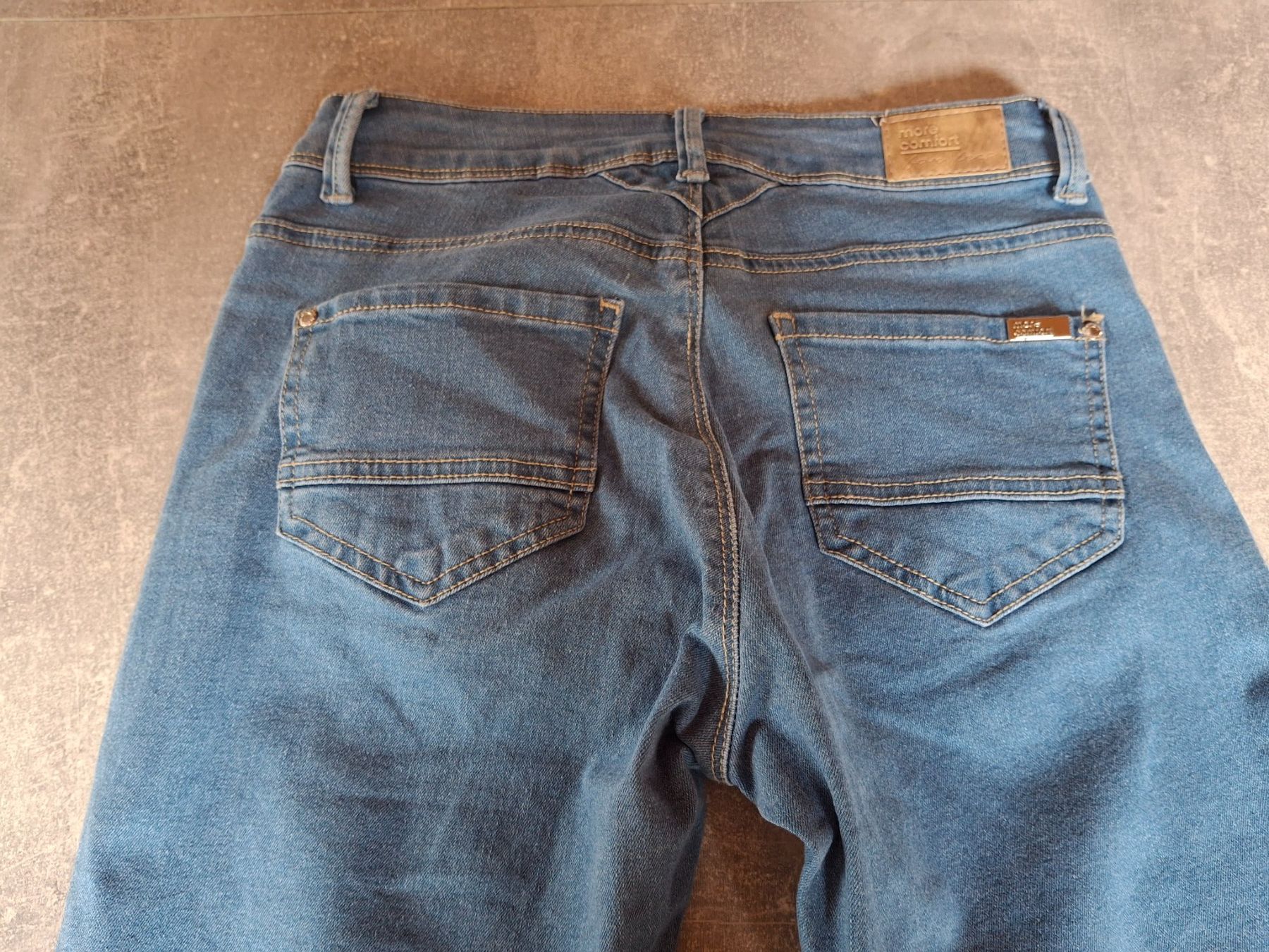 Jeans: Pantalon jeans taille 32 marque Chicorée 72% coton – Usato da Villiers venduto da san_jn5w 6