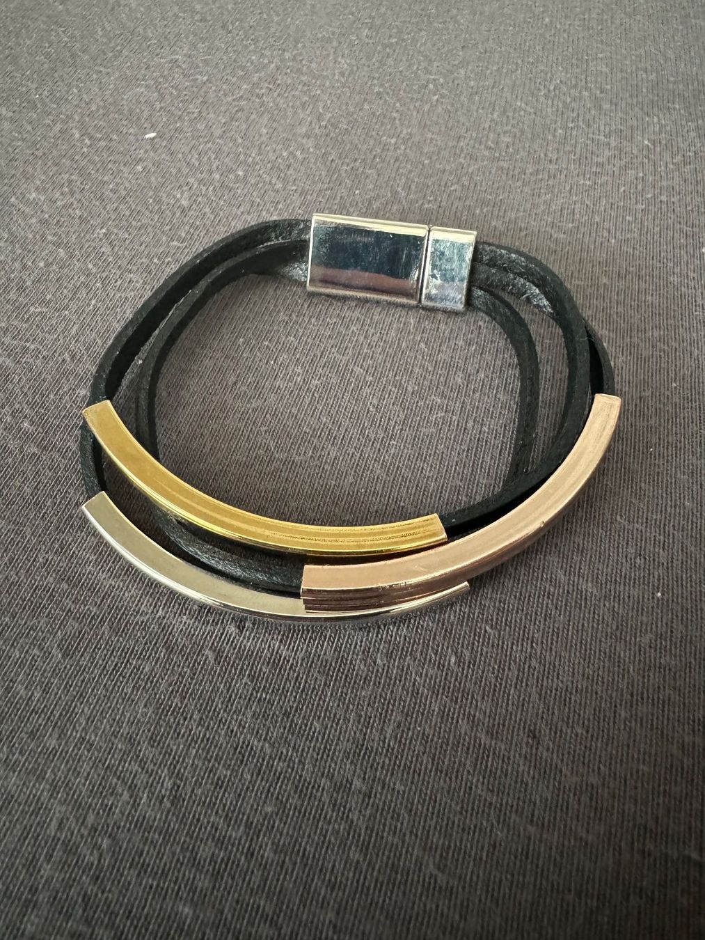 Armbänder & -reifen: Lederarmband mit Magnetverschluss NEU – Gebraucht aus Bülach von Katha28