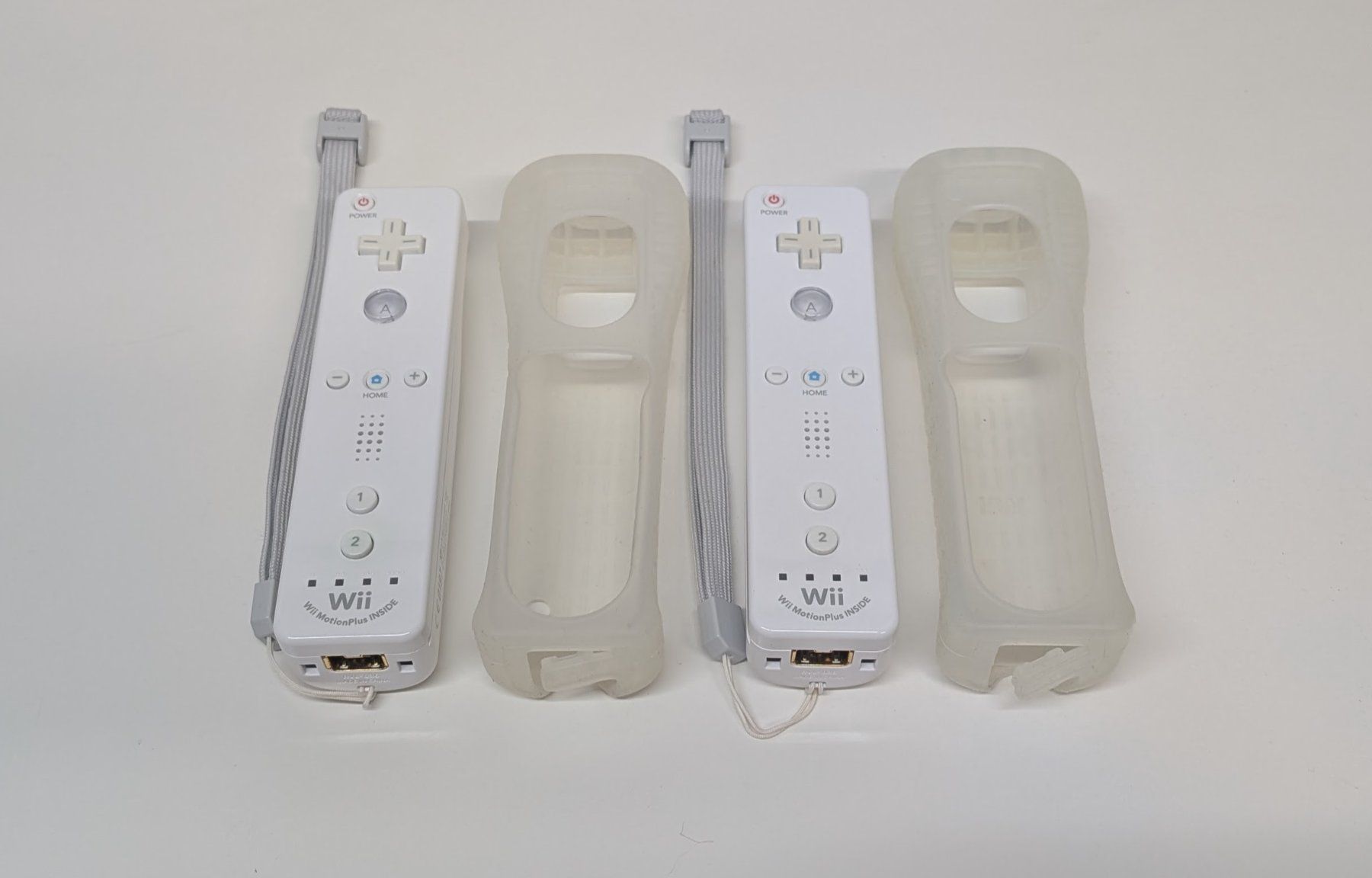 Nintendo Console: Nintendo Wii U weiss mit 2 Controller – Usato da Menziken venduto da mame18 1