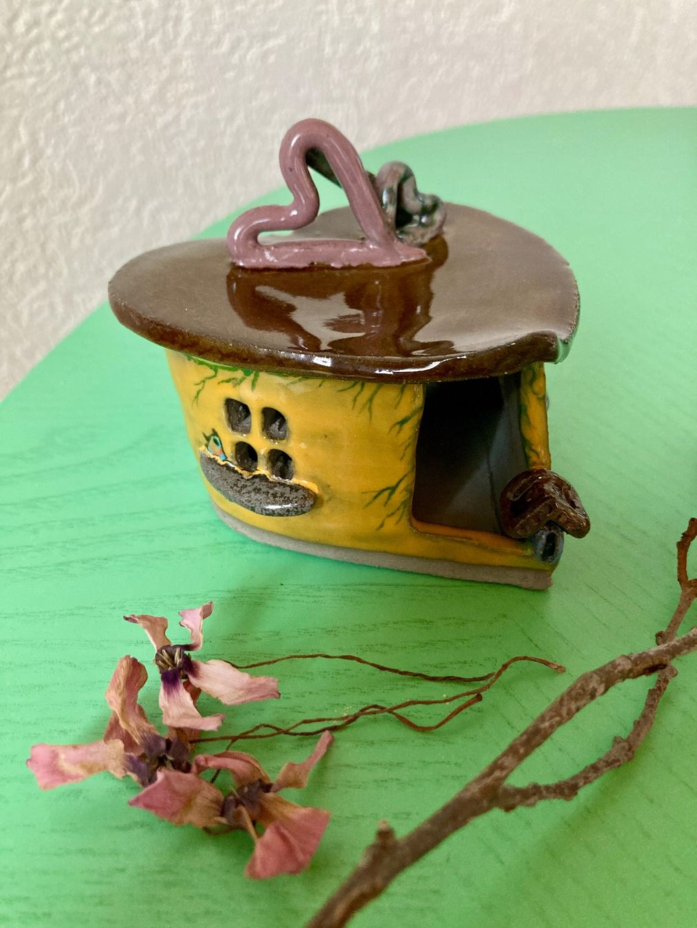 Tutte le decorazioni: Petite maison en grès céramique - pièce unique - Artisanat – Nuovo (secondo la descrizione) da Chézard-St-Martin venduto da timogabychou