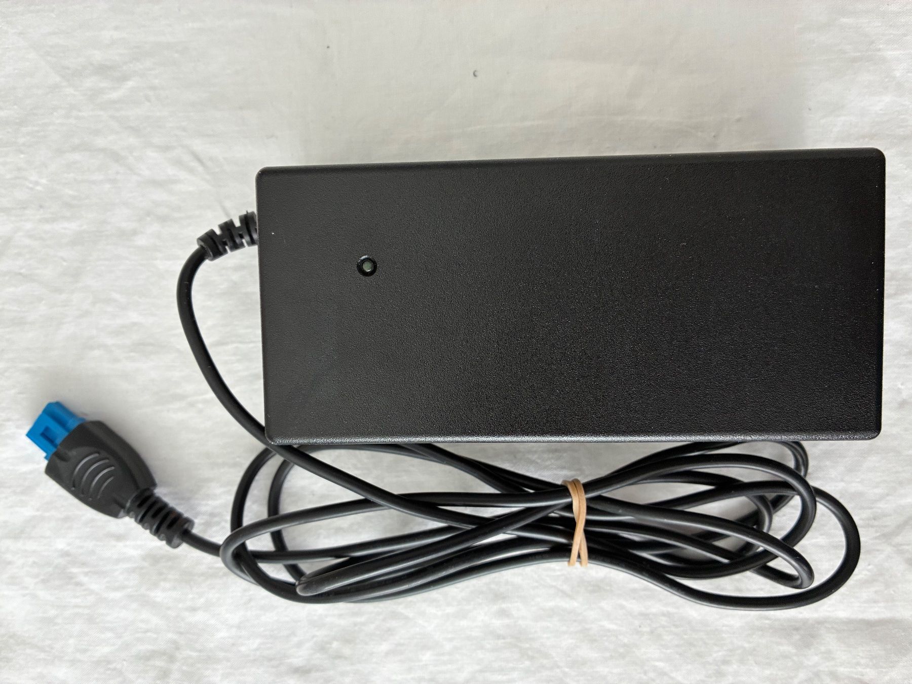 Hewlett Packard Laufwerke & Adapter: HP 0957-2262 Netzteil – Gebraucht aus Döttingen von zha_xh2w