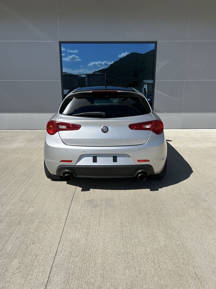 Alfa Romeo Automobili: Giulietta Quadrifoglio 1750 – Usato da Pregassona venduto da Della.Badia 5