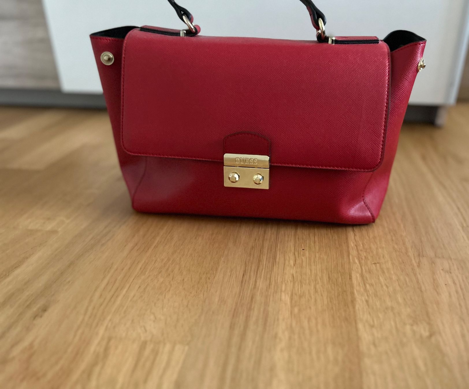 Guess Taschen für Damen: Guess Tasche – Gebraucht aus Hunzenschwil von elm_mb67 1