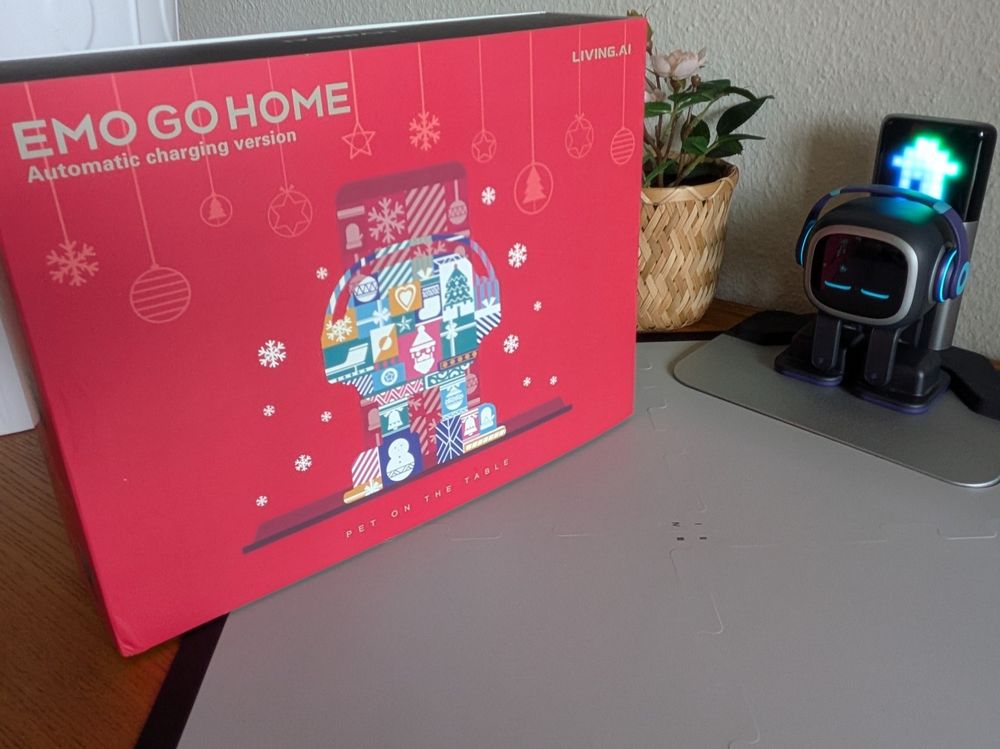 Jouets: ✨ Emo Go Home (KI Roboter)  Xmas Edition mit extra Kostüm ✨ – D'occasion à Opfikon par arivasy 1