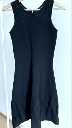 Robe noire Kookai taille XS - Élégante et Confortable!