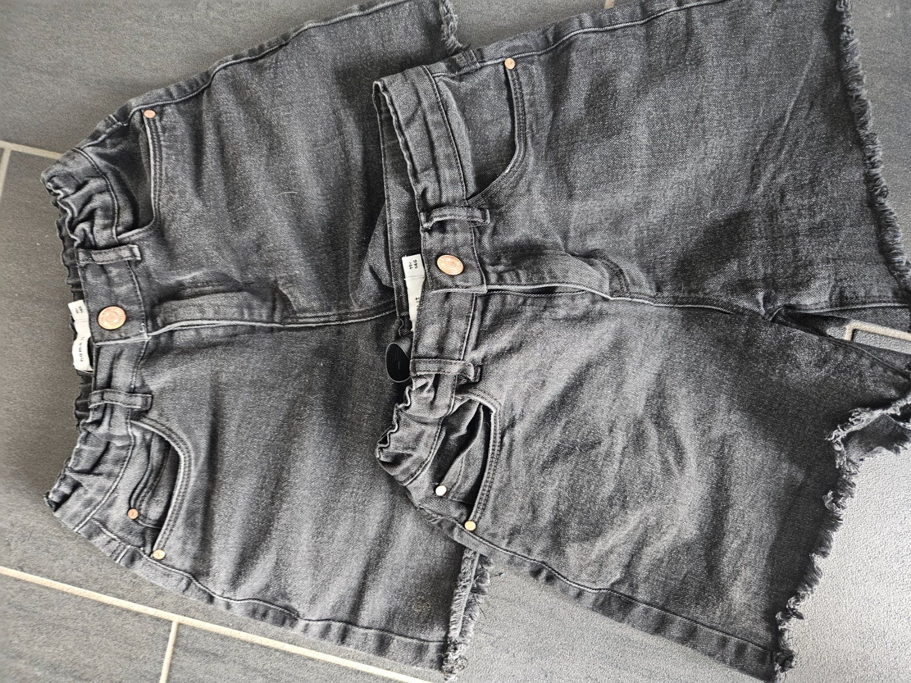 Pantaloni: Mädchen Shorts – Usato da Walperswil venduto da Jacquelaeng