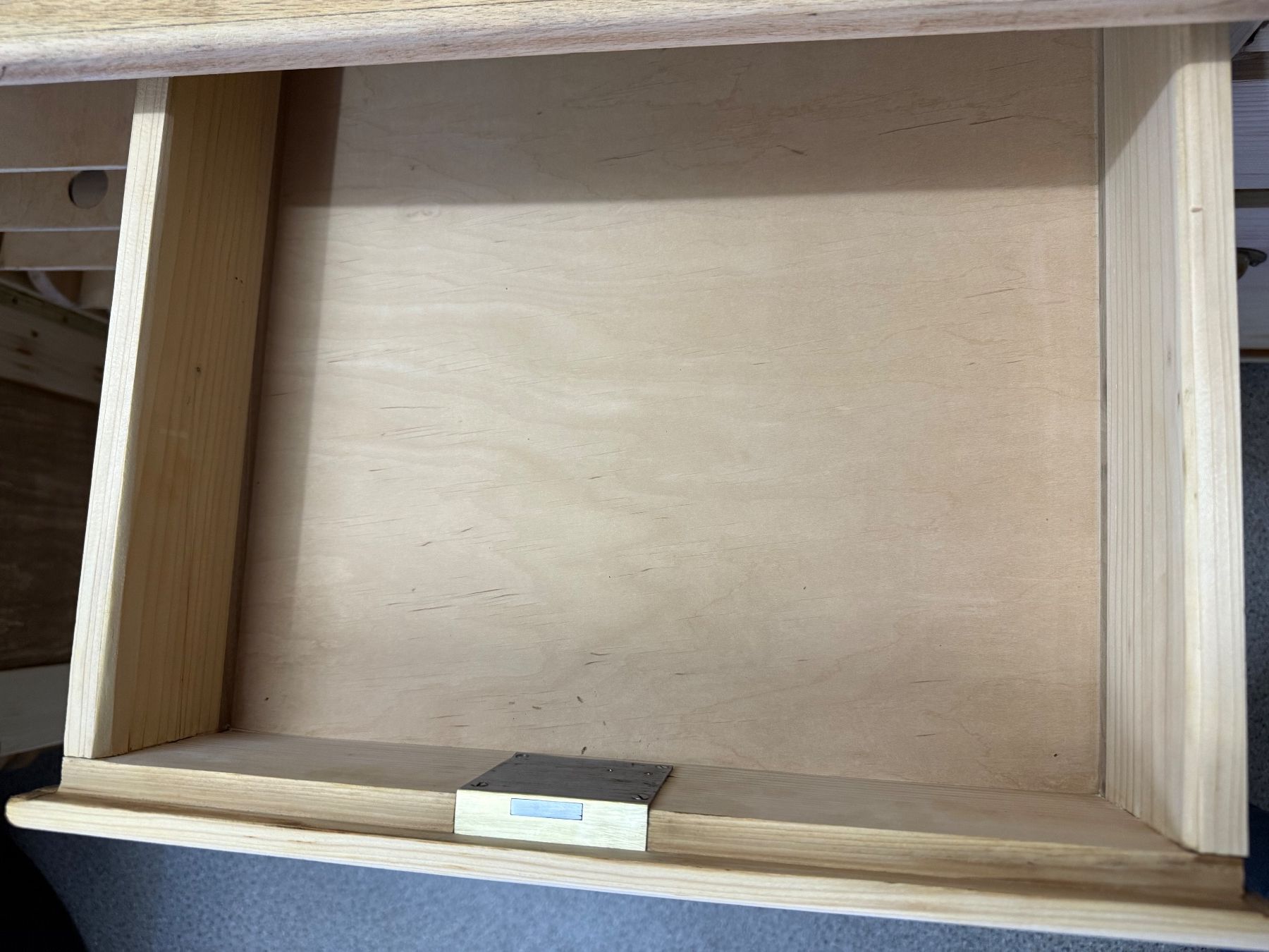 Bureaux: Schreibtisch  frisch geschliffen – D'occasion à Altendorf par Elenaneagu22 3