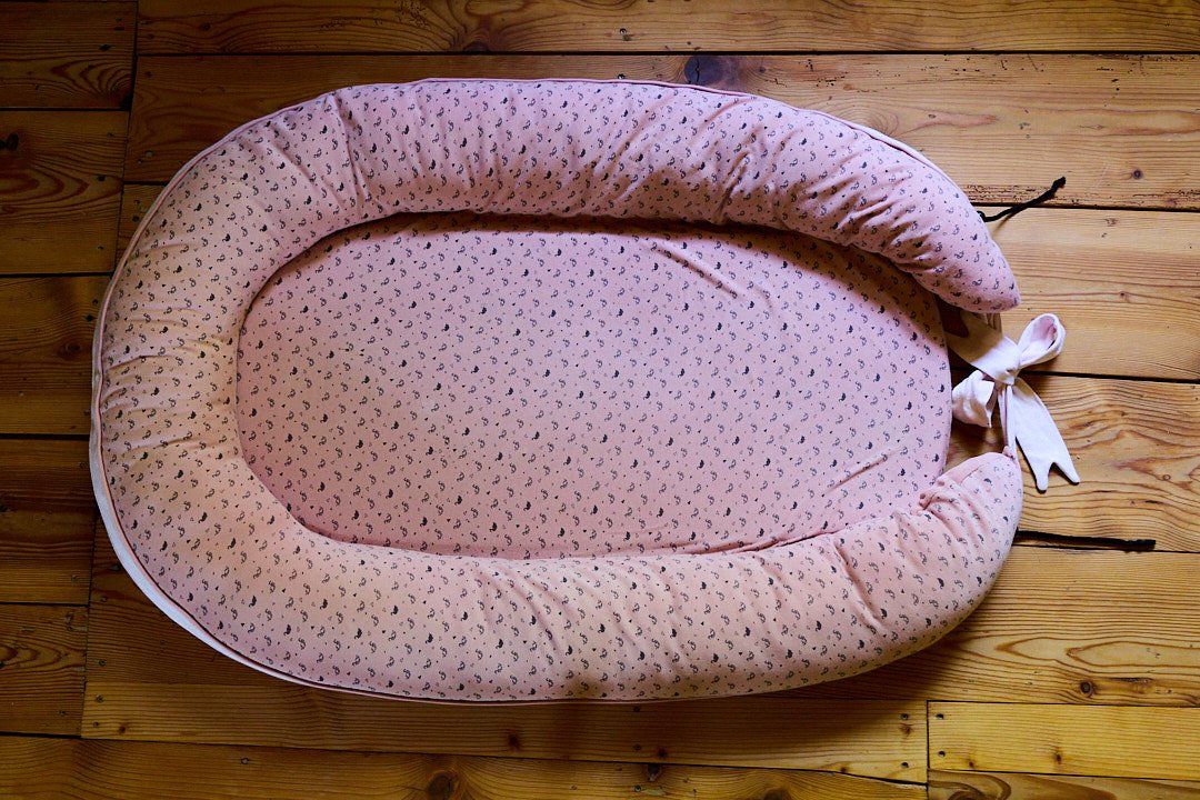 Cuscini: Baby Nestchen, Rosa mit Muster – Usato da Ennetbürgen venduto da JWBT