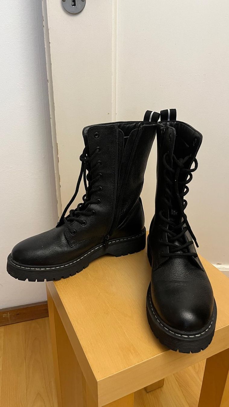 Scarpe da donna: Damen Lederstiefel Grösse 37 – Usato da Luzern venduto da Sesilija 1