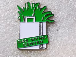 Ansteckpin 99: Das Wyne Center