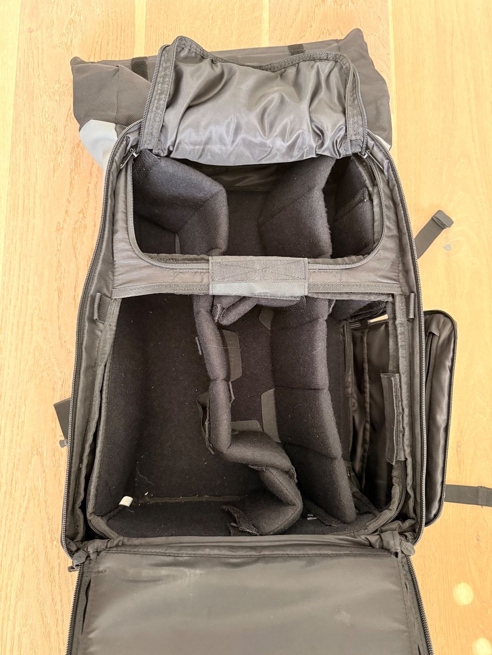 Zaini: WANDRD PRVKE 31lt gris avec camera cube – Usato da Corsier GE venduto da MIOZZ14 1