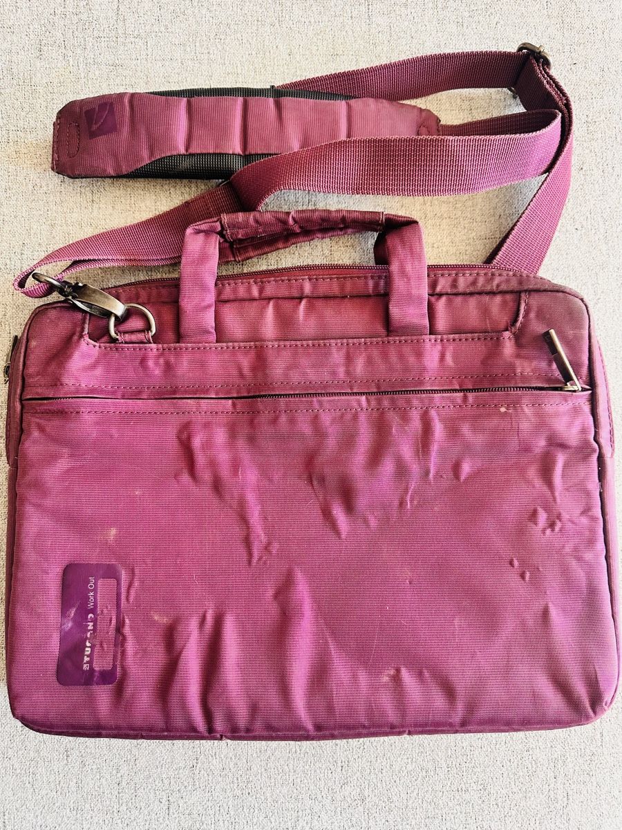 Valigie & Borse: Tucano workout bag dark pink with shoulder strap – Usato da Mont-sur-Lausanne venduto da jolieresale 9